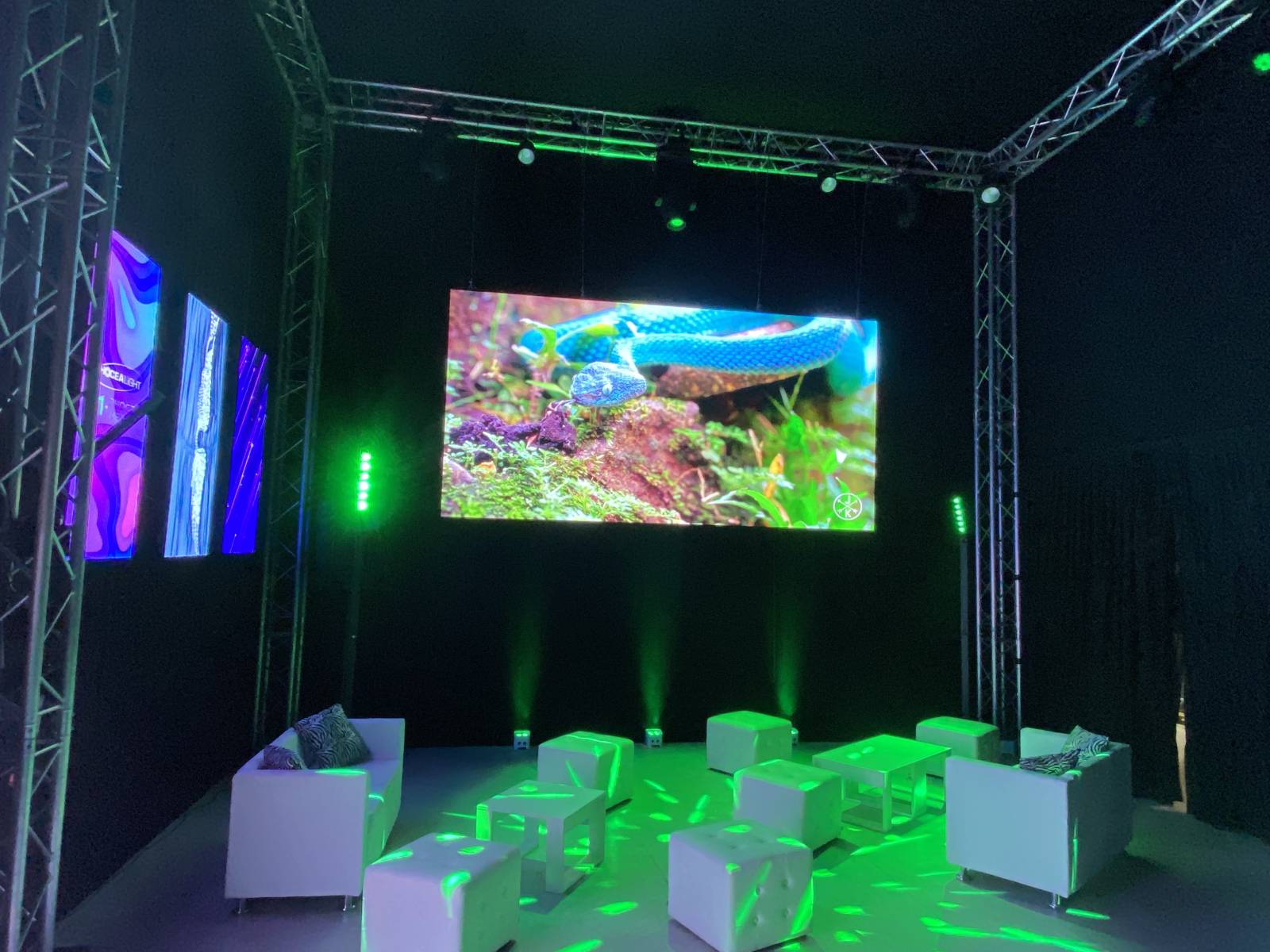 Des écrans LED intérieur modulables qui s'adaptent à votre espace c'est possible avec Phocea Media !