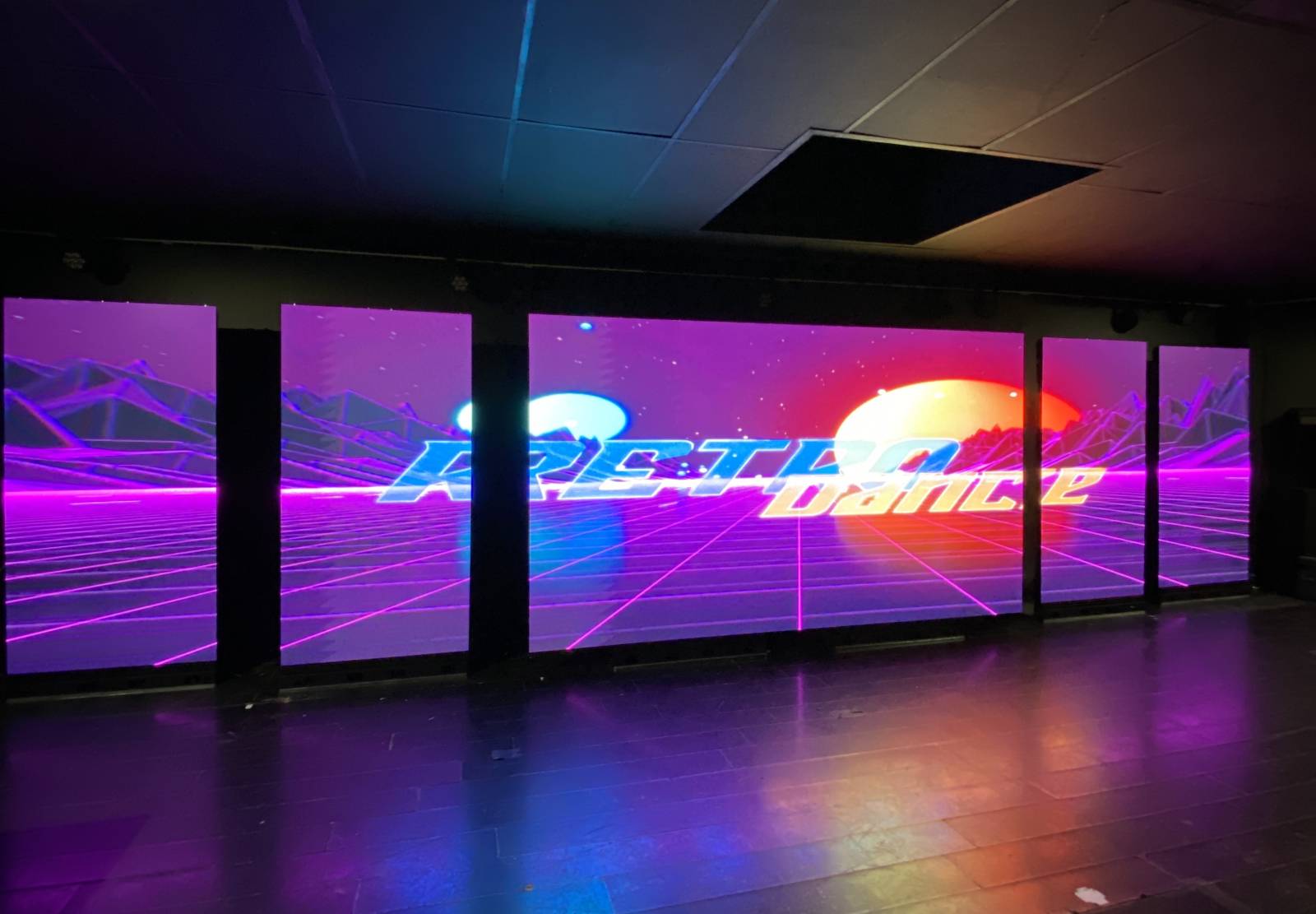 Découvrez nos écrans LED intérieur, idéals pour tout types d'utilisation grâce à des pitch différents