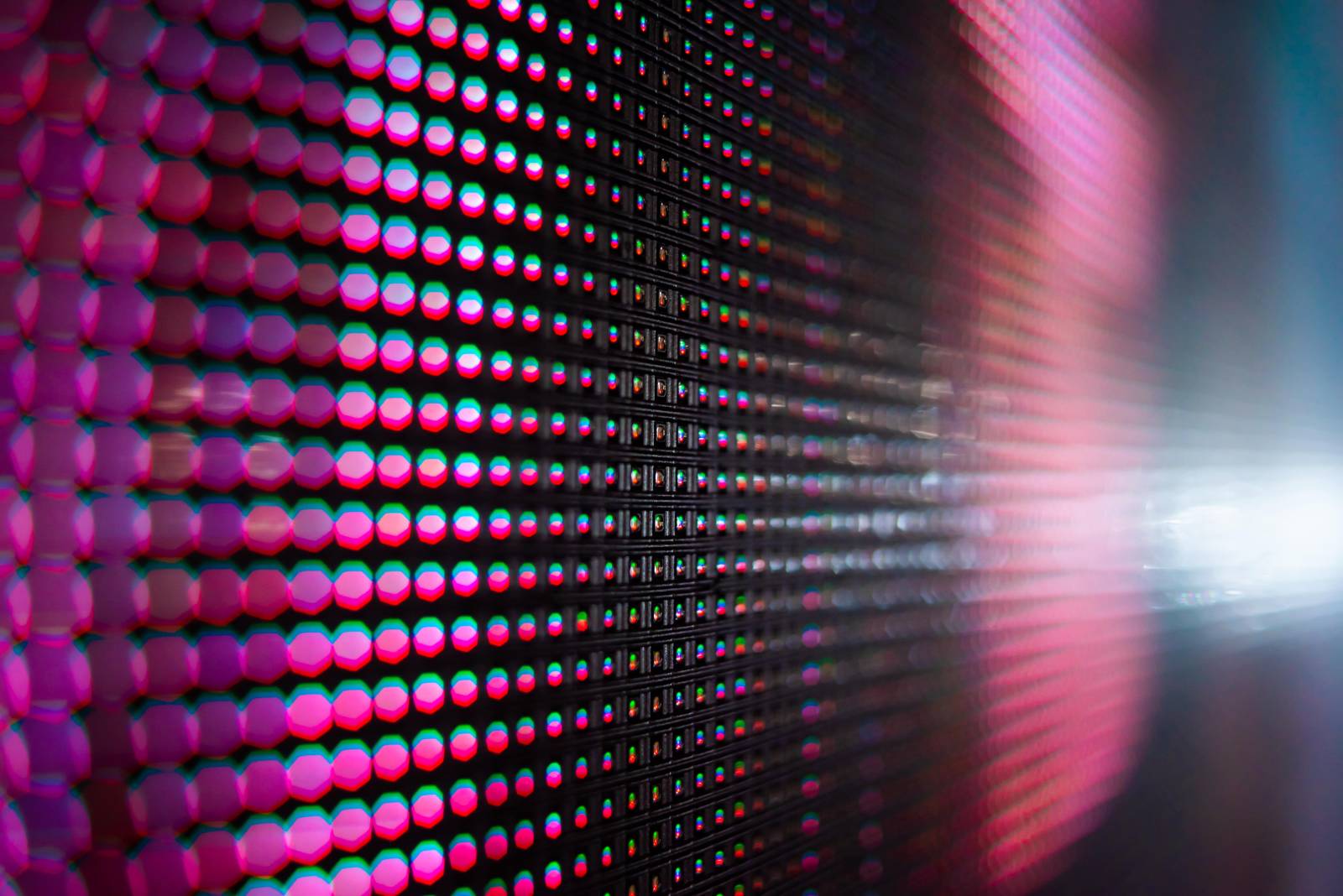 Vente de solutions d'affichage écrans LED dynamique et sur mesure à Lyon et partout en France