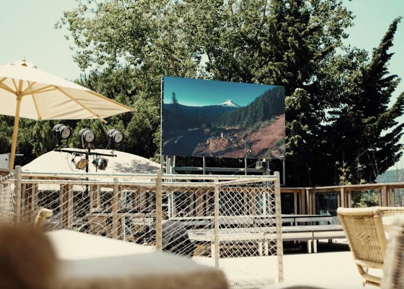 Un écran LED sur-mesure au cœur de la Côte d’Azur : immersion visuelle au Camping Les Tournels