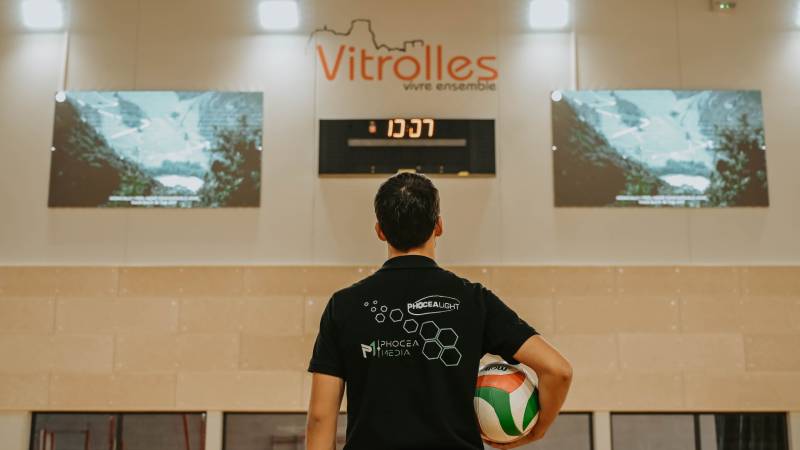 Gymnase Leo Lagrange à Vitrolles - 2 écrans LED de scoring fixés au mur et avec la technologie GOB pour résister aux chocs