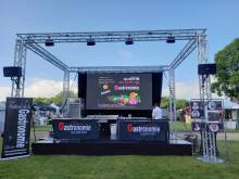 Notre zone d'activité pour ce service Écrans LED vitrine avec affichage double-face pour intégration esthétique en magasins à